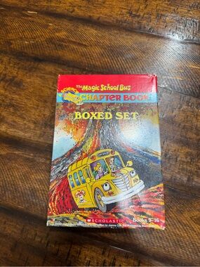 Scholastic The Magic School Bus Chapter Book Boxed Set - Yellow & Red